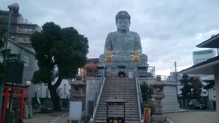 兵庫大仏が鎮座しています