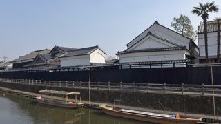 川沿いに見所がたくさんあります