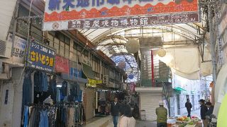 連なるアーケード街