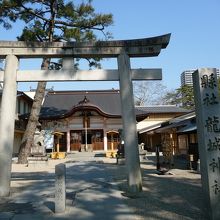 すぐ左が天守閣