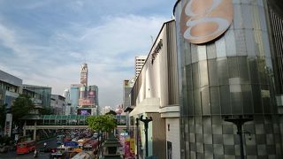 世界ブランドのお店が多数。