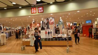 暑いバンコクですが、冬物のダウンもありました。