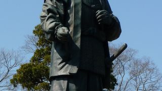 おなじみの”家康公イメージ"にぴったりの銅像