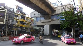 アラブ人街に近い駅です。