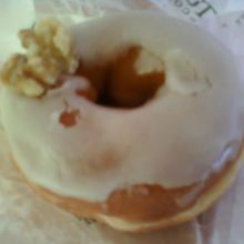 ハニーウォールナッツドーナツ、２４０円です。