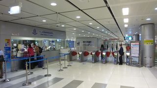 エアポートレールリンクで市内まで３０分。