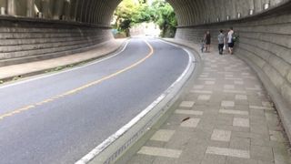 独特な雰囲気のある坂