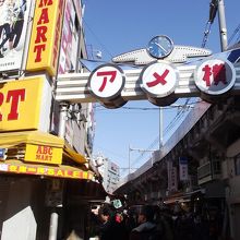 アメ横通りの途中