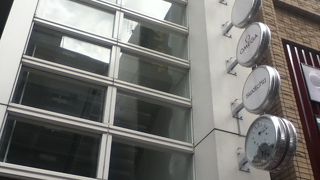 スウォッチが沢山並んでいる