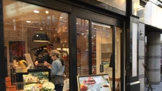 嗅覚で入ってみる。