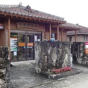 赤瓦葺の郵便局