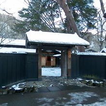 門構えはさすが立派です。