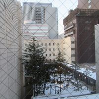 別館の窓から本館方面