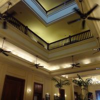 エントランスホール。こちらのローカウンターでチェックイン