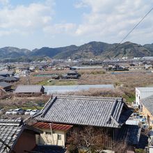 梅林坂道途中から見下ろした街並み（梅ばかり）