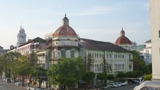 裁判所所有の建物となっていますが、元は金融庁でした。