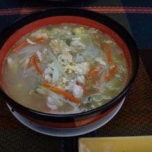 春雨風細麺の入った優しい味のスープ