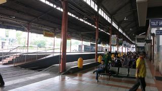 SOLOまで急行で向かいました。