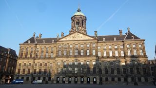 ヤコブ・ファン・カンペンの設計によりる旧市庁舎