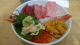 いろんな海鮮丼