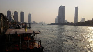 大混雑の船着場