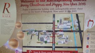 バンコク有数の繁華街を東西に貫く歩行者用デッキで快適に移動できます。