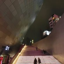 階段も光の演出