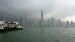 ハーバーシティー２Fにもビクトリア湾を望める展望スペースがあります。