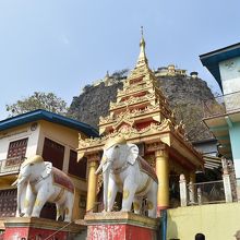 ここから靴を脱いで出発