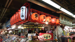 公設市場の中の有名肉屋さん