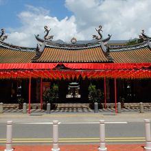 テロック・アイヤー・ストリートから見た寺院外観。