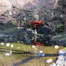 渡月橋からの眺め。奥に橋があります。