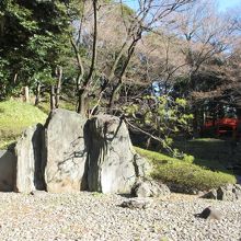 川野側にある屏風岩