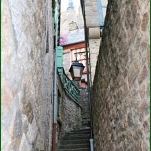 『グランド リュ』の脇を見るとこのような階段が。