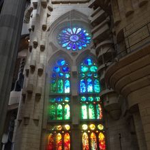 ステンドガラスが綺麗です