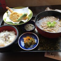 蓮蕎麦。麺にレンコンが練り込まれています。