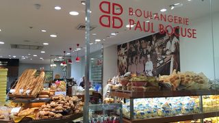 一番人気、蒜山ジャージー牛乳使用のクリームパン ♪