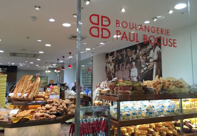 一番人気、蒜山ジャージー牛乳使用のクリームパン ♪