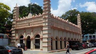 かつてはイスラム教寺院、今ではインド系ムスリムの歴史・文化を紹介するヘリテージ・センターになっています。
