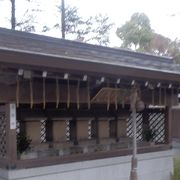 伊和志津神社境内にある遥拝所