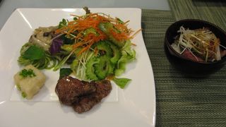 沖縄料理のバイキングが楽しめる！