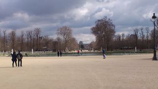 コンコルド広場とルーヴル美術館の間