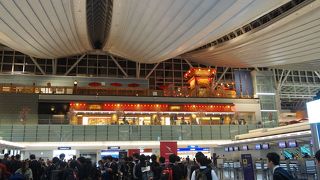 アジア人は団体がお好き。