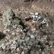 沖縄陸軍病院山城本部壕跡にて、残されていた遺品。