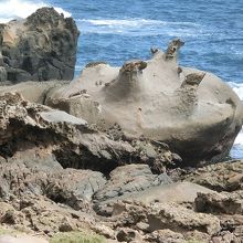 蛙,豚,台湾島等の形をした奇岩の広がる佳楽水