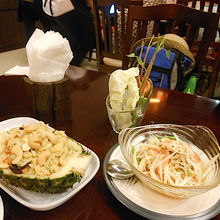 辛くないパイナップルチャーハンと辛かったソムタム