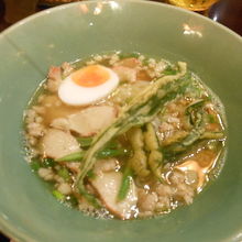 麺料理。日本では食べたことのないような味だけど美味しかった。