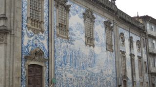 正面は普通の教会