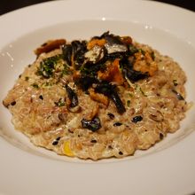 三種のキノコのリゾット。ポルチーニと、あと名前忘れたｗ