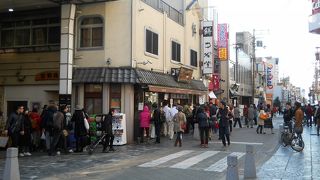 お土産屋さんや飲食店も